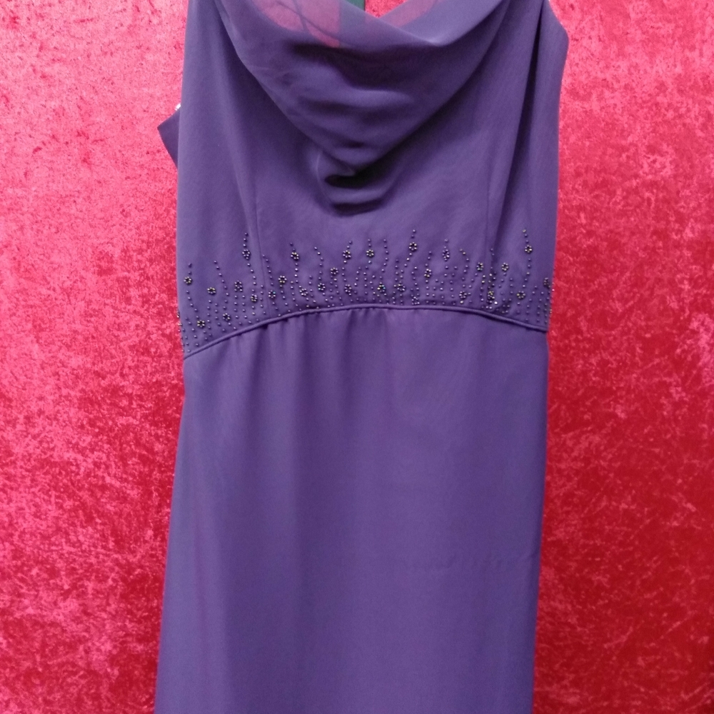 Dresses - Picture 5 of 6